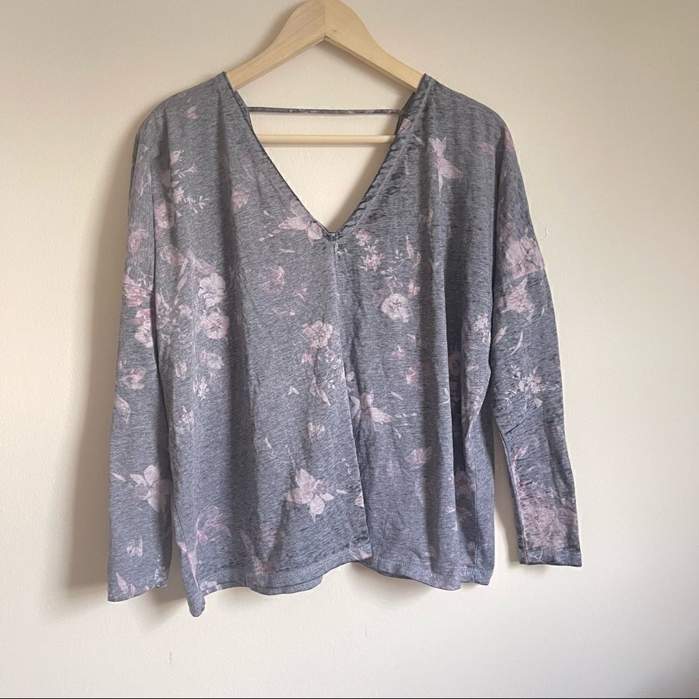 Chaser V Neck Faded Floral Top Open Back Small